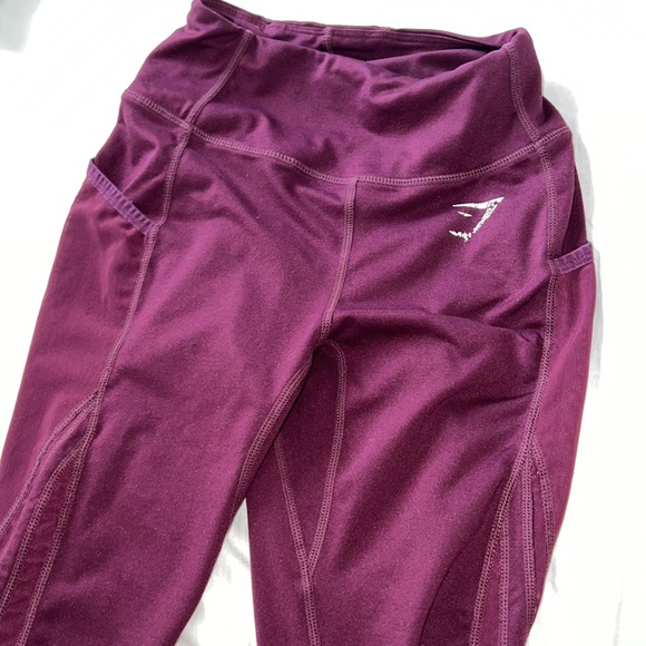 Gymshark xs dark purple leggings with mesh design and pockets on side - Picture 6 of 10